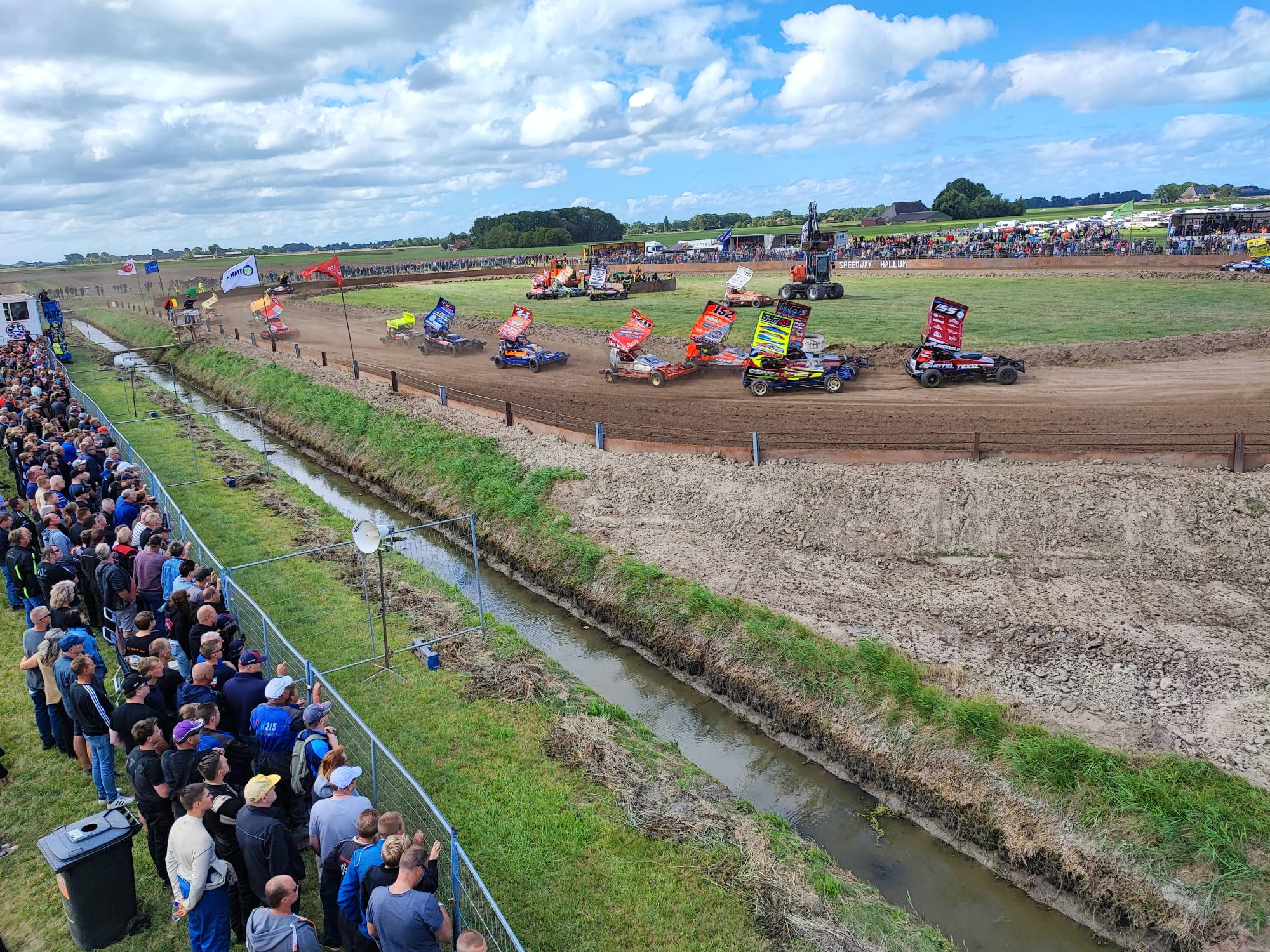 Je bekijkt nu 60ste autocross Hallum met avondrace